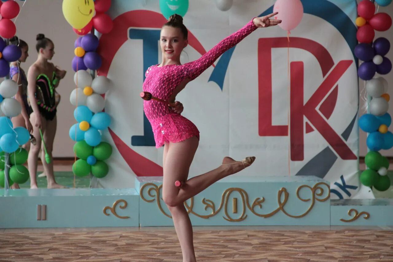 Художественная гимнастика 13 лет. Кижанка художественная гимнастика 2021. Олимпиада 2022 спортивная гимнастика девушки. Гимнастки 13. Гимнастика 13 лет.
