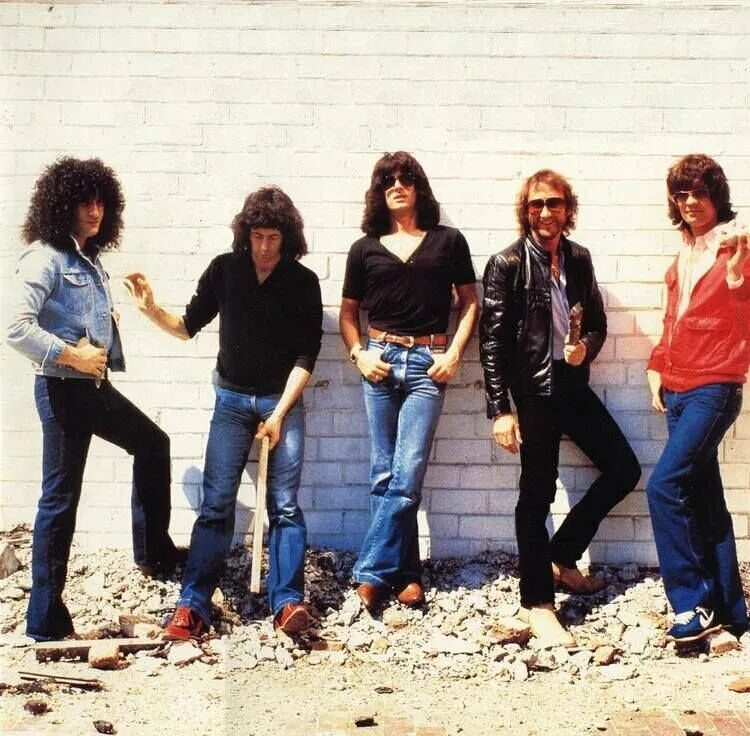 Rainbow рок групп. Группа ричи блэкмор.. rainbow 1983. rainbow 1975. раинбов группа.