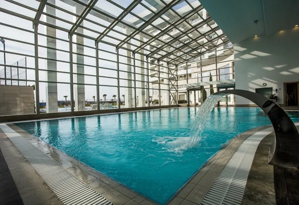 Сочи отель с крытым бассейном все включено. Radisson blu resort &amp; congress centre, сочи. рэдиссон конгресс сочи бассейн. рэдиссон конгресс адлер бассейн. рэдиссон блю сочи бассейн.