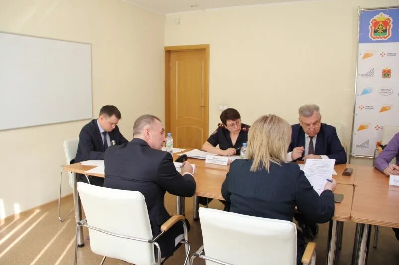 Министр труда и занятости кузбасса. Сотрудники центра занятости кемерово. Министр труда и занятости населения кузбасса. Минтруд кузбасса. Агентство по защите населения и территории кузбасса.