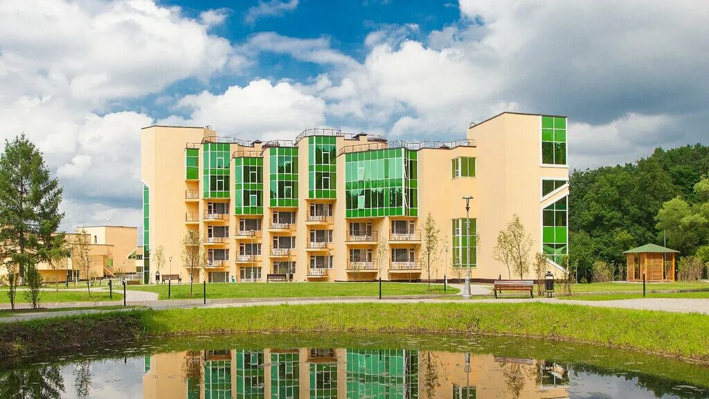 Курорт красная пахра подмосковье. Амакс красная пахра. Красная пахра отель амакс. Красная пахра санаторий отзывы 2024. Спортивная площадка красная пахра.