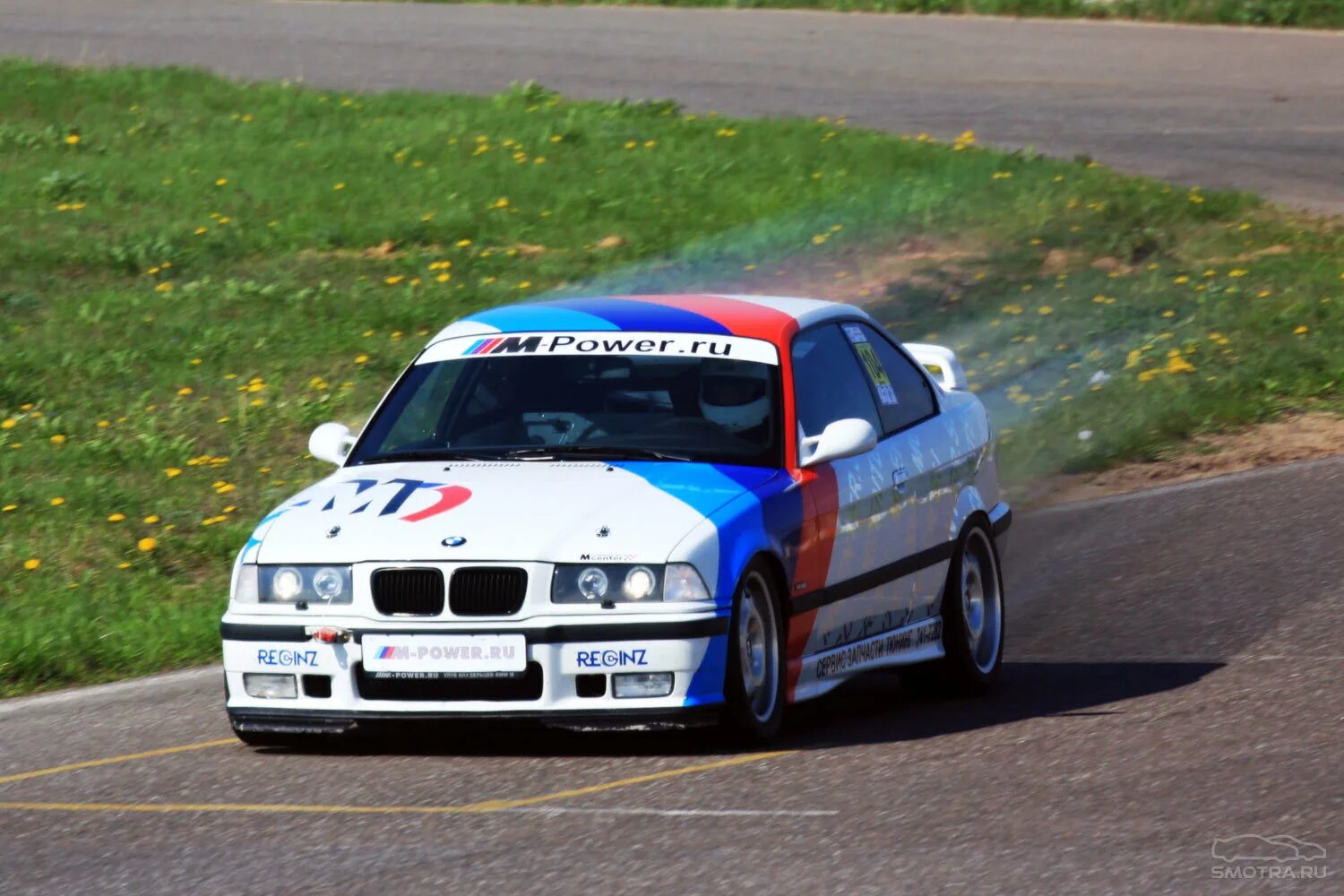 Показать пауэр. Американский клуб владельцев BMW. M Power. Смотра Race. ASC владелец БМВ быстрая на 2 мили.