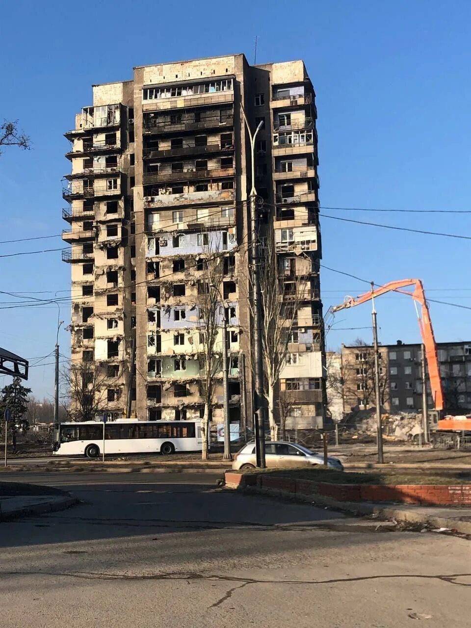 Численность мариуполя сейчас. Мариуполь 2025. мариуполь сейчас 2025. дом. сносят дом.