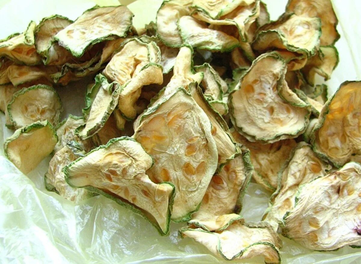 Сушка кабачков. Цуккини сушеный. Цукини сушеный. Сушеные кабачки. Кабачки сушеные на зиму в электросушилке.