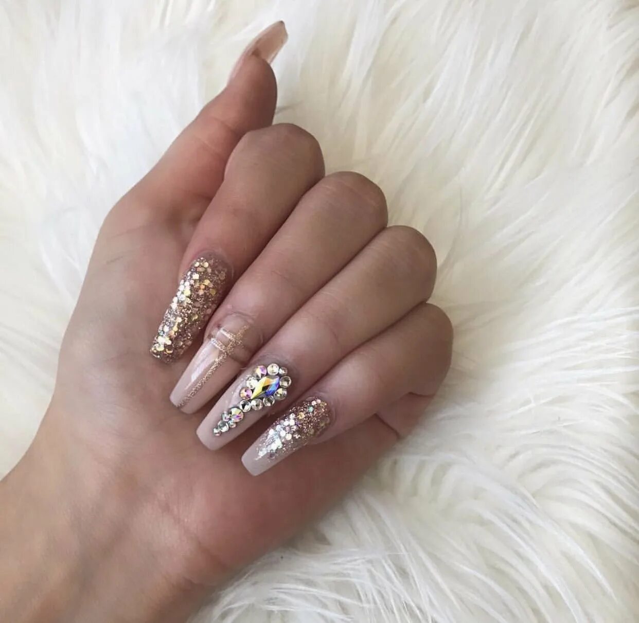 Шикарные ногти. Роскошь маникюр. Шикарные длинные ногти. Шикарные гламурные ногти. Ногти со стразами.