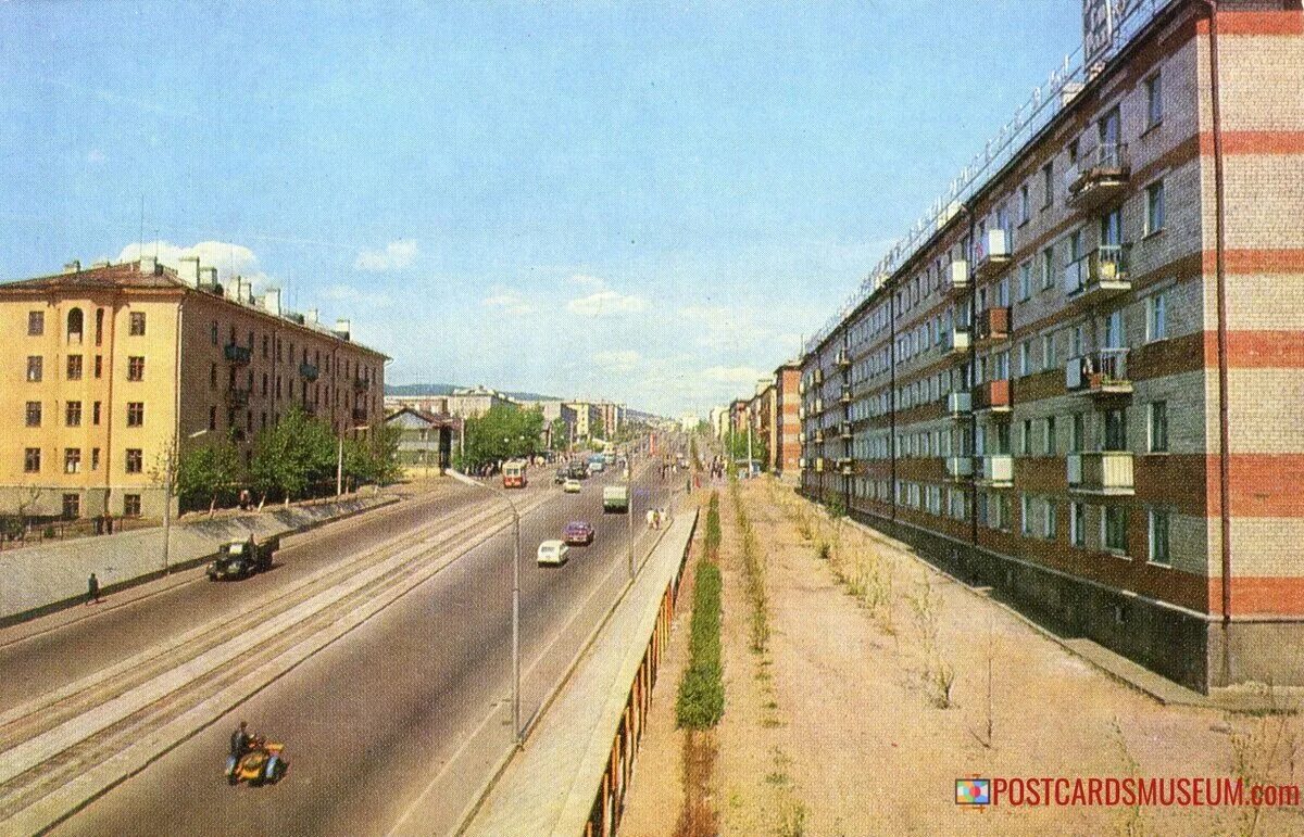 Сквер перед Домом Советов