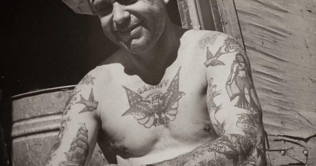 Старинные татуировки моряков. Татуировки моряков 19 века. Тату советских моряков. Тату моряков. Татуировки моряков.