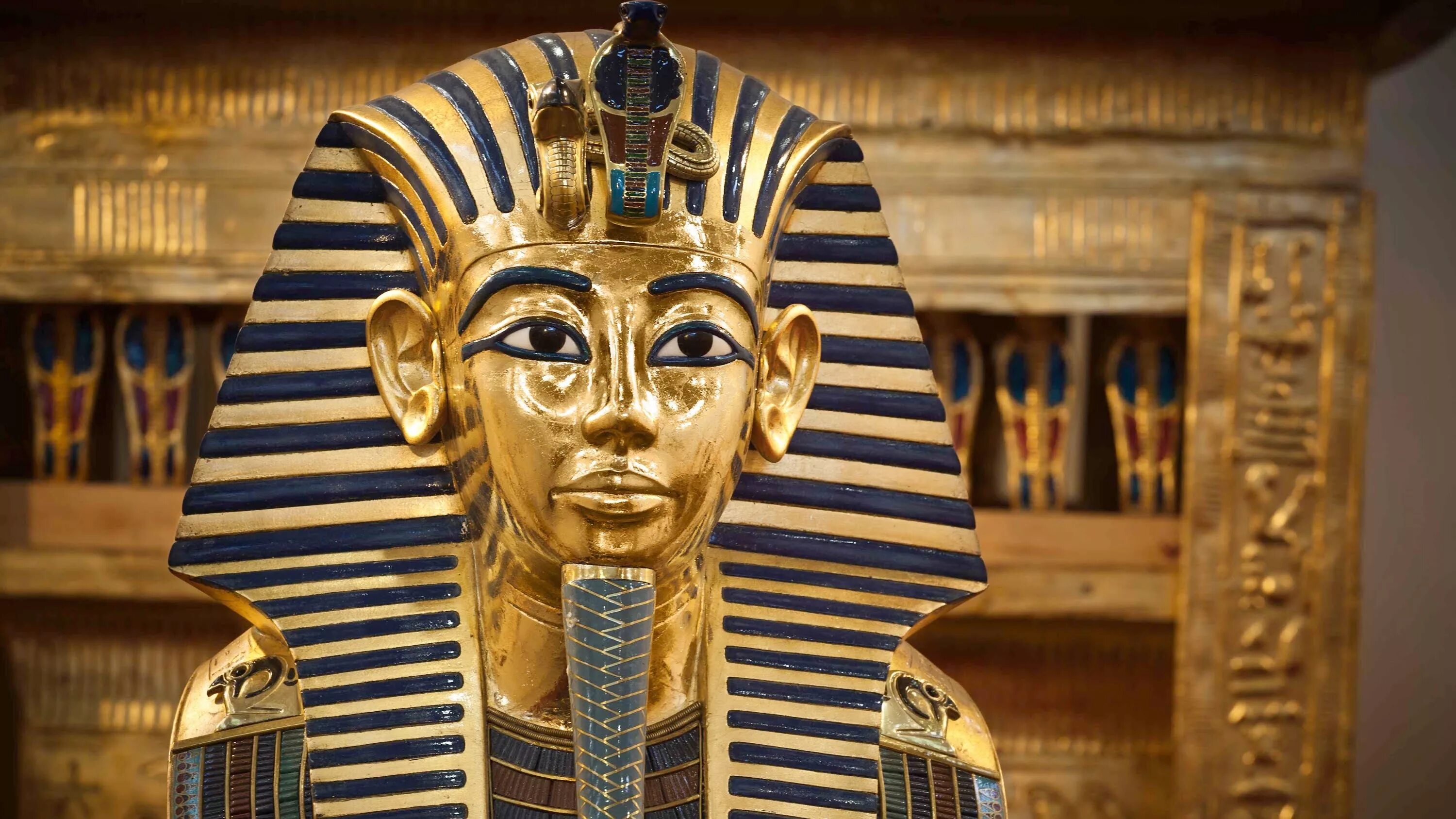 Египетский фараон тутанхамон. Древний Египет фараон тут. Фараон Тутанхамон маска. Маска Тутанхамона Нефертити.