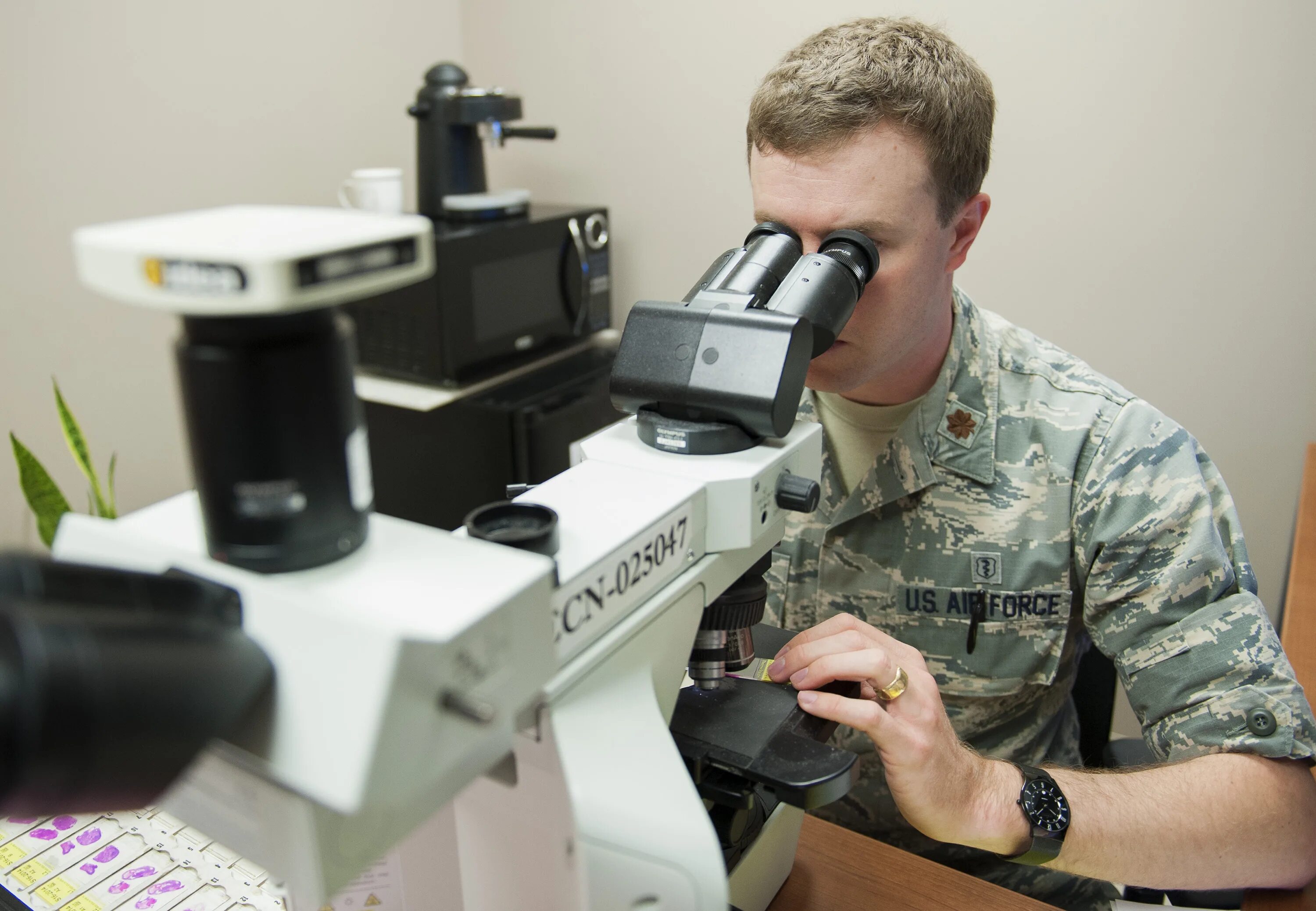 Лаборатория оружия. Military Lab. Pathologists working place.