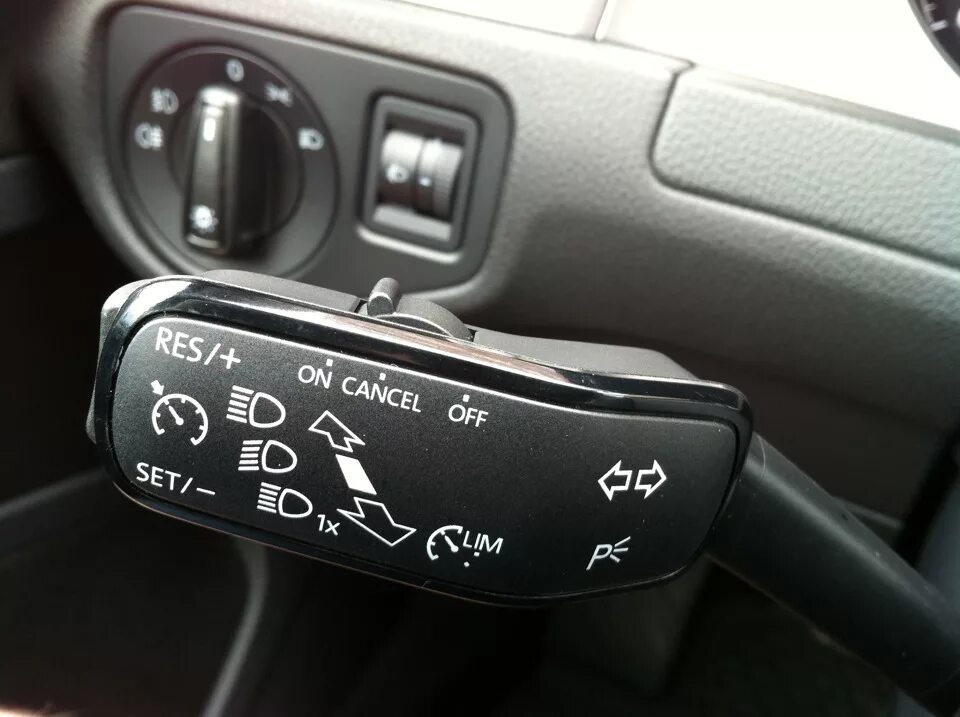 Подрулевой переключатель на vw t4 с круиз контролем. Переключатель круиз поло cfna. Круиз контроль фольксваген джетта 6. Круиз контроль для тигуана 2012г. Круиз контроль vw t5 gp.