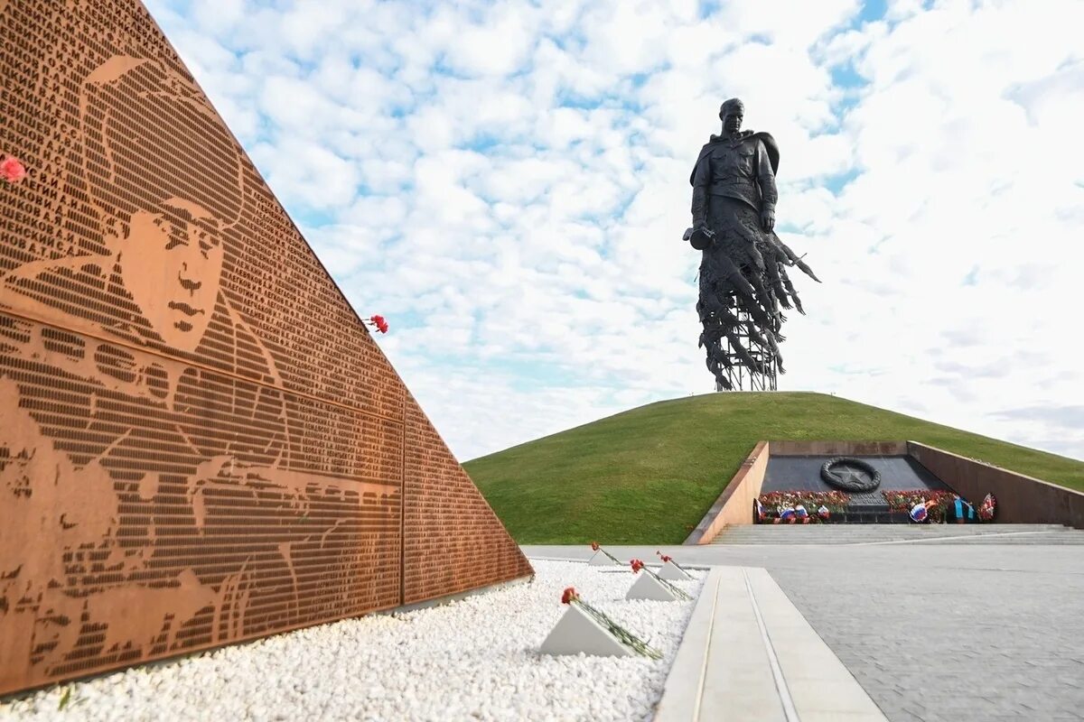 9 мая тверская область. РЖЕВСКИЙ мемориал советскому солдату. Ржев мемориал. Мемориал советскому солдату под Ржевом. Ржев мемориальный комплекс.