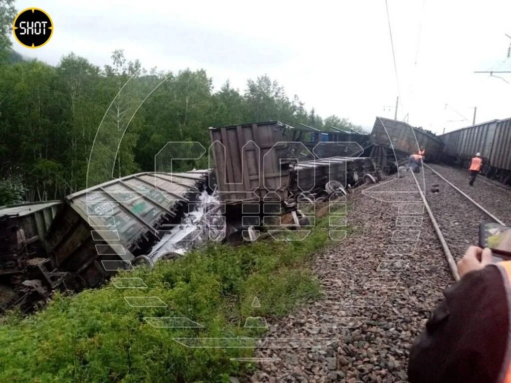 Где произошло крушение поезда сегодня. Сход вагонов в крыму. сход поезда. сход вагонов с зерном.