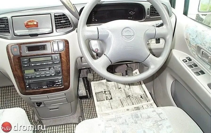 Панель ниссан либерти. Ниссан либерти центральная панель. Nissan liberty 2001 салон. Ниссан либерти 2001 торпедо. Панель ниссан либерти 2001.