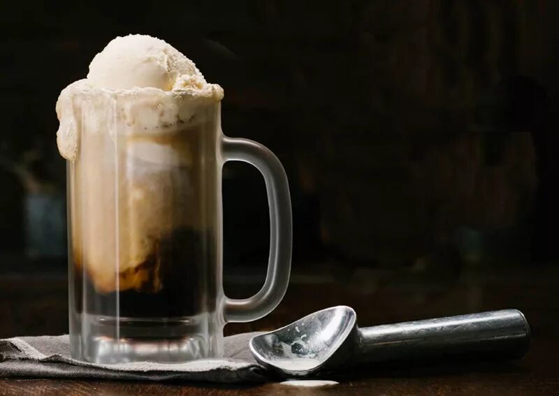 Корневое пиво. Рутбир флоат. Root Beer. Mug рутбир. Root Beer Float.