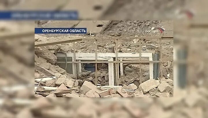 Погода в беляевке оренбургской на неделю. Беляевская школа Оренбургской области трагедия. Беляевская школа в 2009 году в Оренбургской области обрушилась. Беляевка Оренбургская область обрушение. Беляевка Оренбургская область школа.