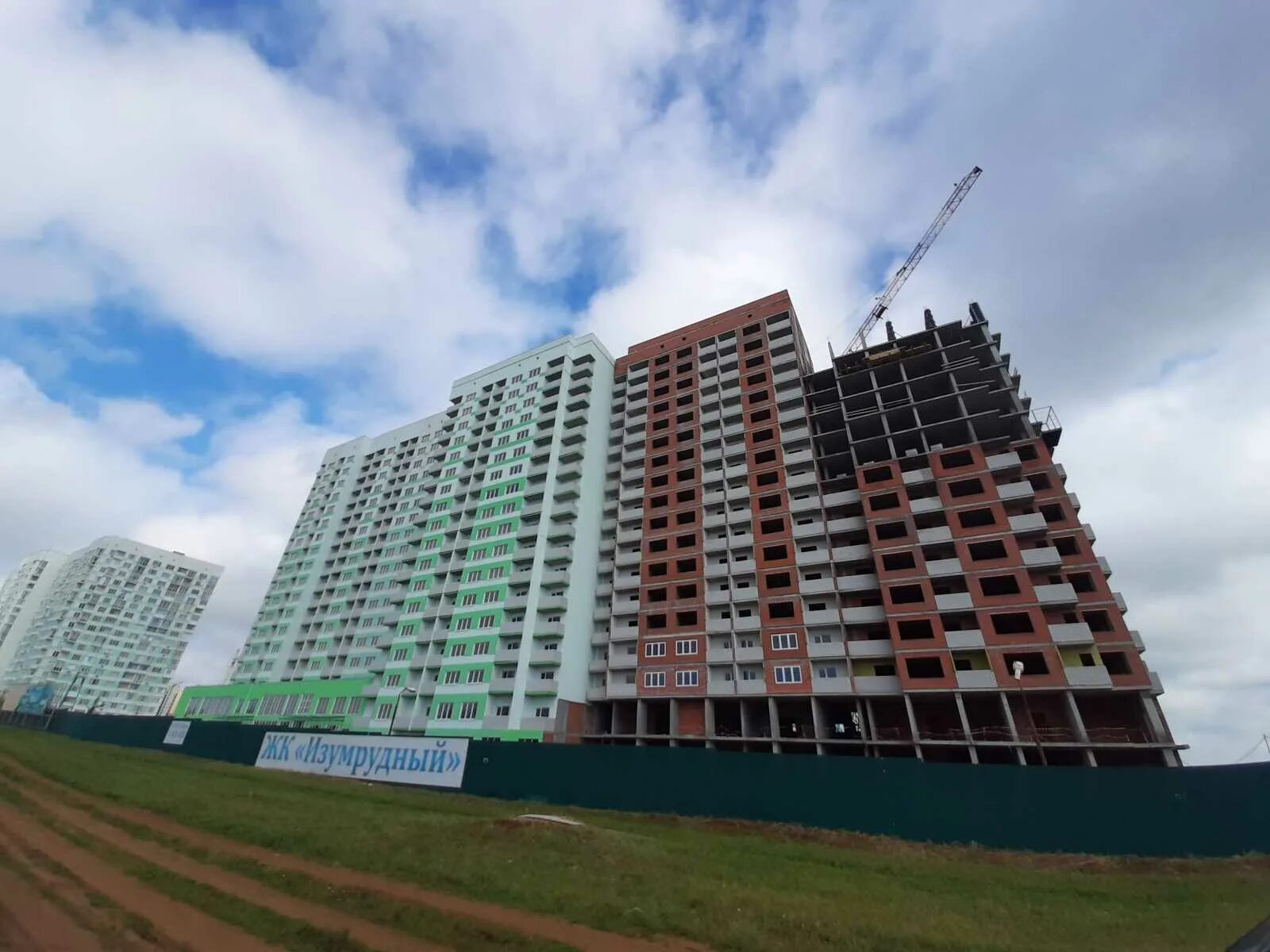 жилой комплекс изумруд владивосток. изумрудный квартал владивосток. жк изумрудный владивосток. жк зеленые холмы красногорск. жк изумрудные холмы застройщик.