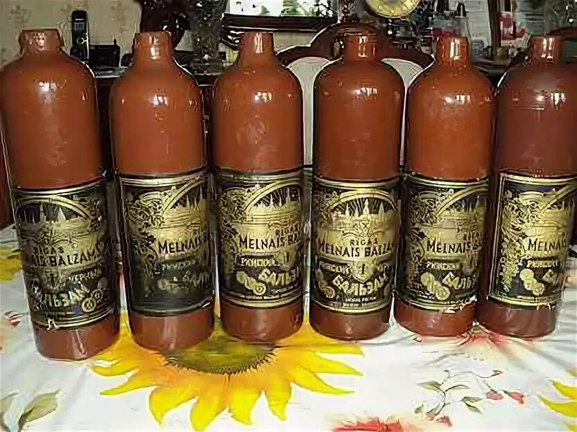 Бутылка рижский бальзам. Бальзам в глиняной бутылке. Рижский бальзам в глиняной бутылке. Бальзам в глиняной бутылке. Рижский бальзам в глиняной бутылке.