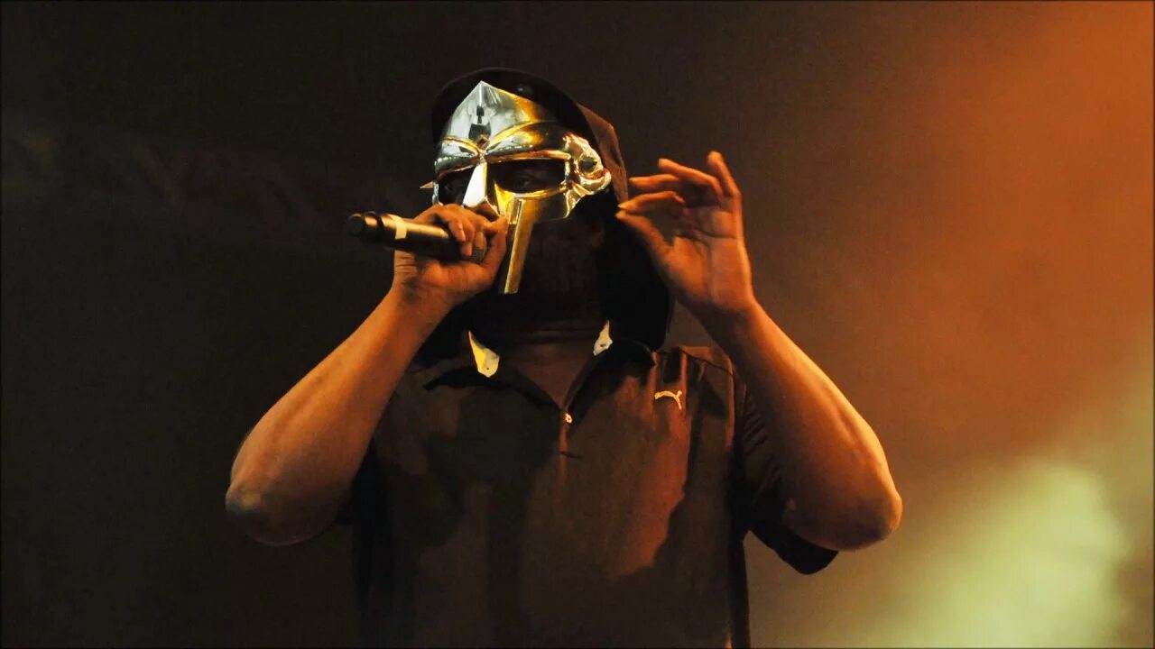 Mf doom сын. Mf doom рэпер. madlib mf doom. дэ́ниел ду́милей.