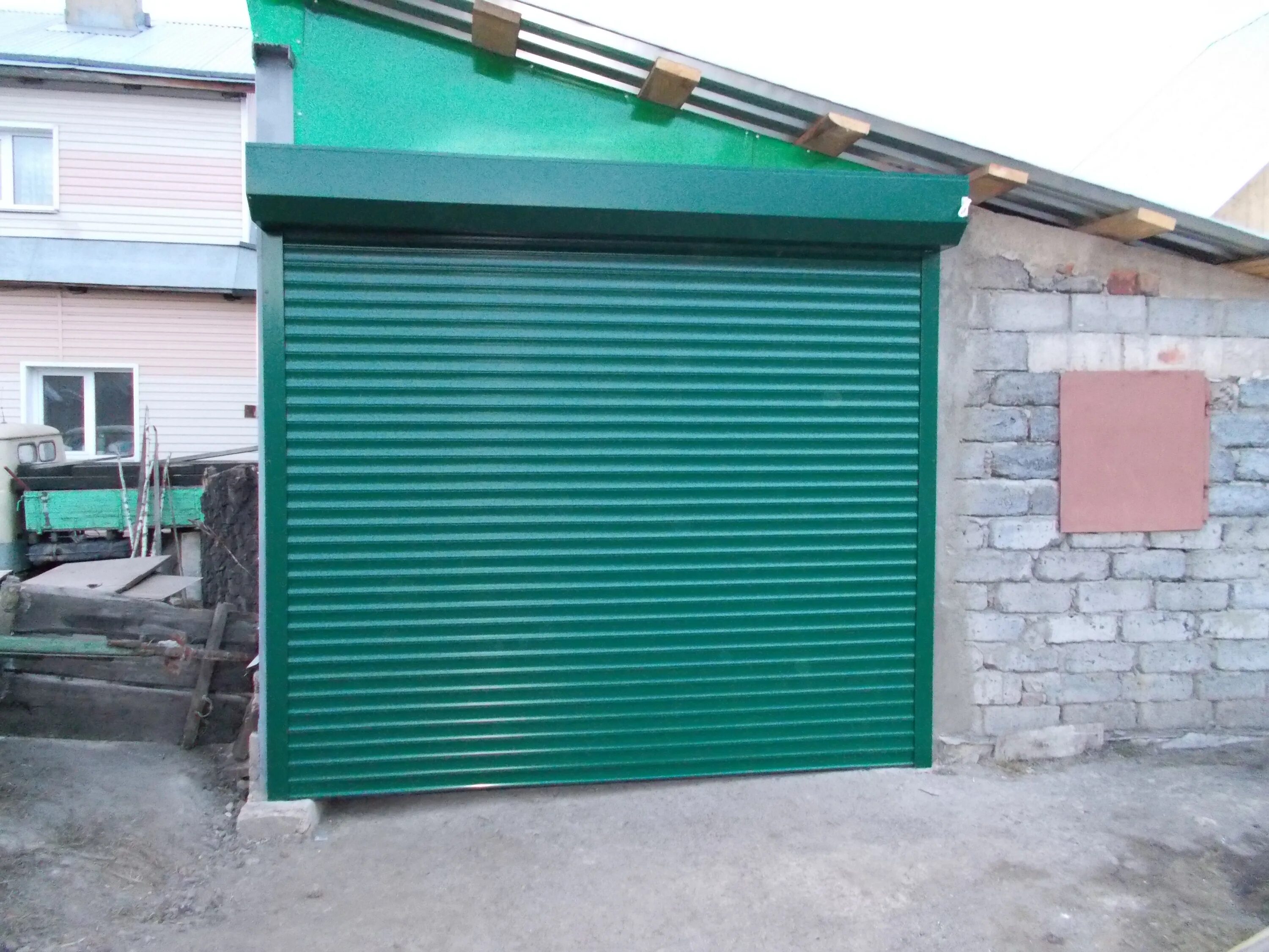 Рольворота алютех графит. Doorhan ворота рольставни. Автоматические рольворота. Бесплатно видео открываются автоматические ворота. Рольворота алютех бежевый.