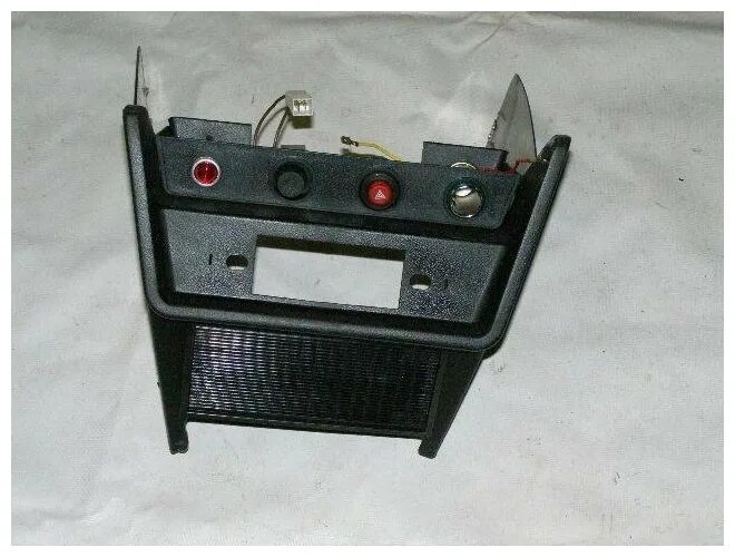 Панель радиоприемника 2105. Панель радиоприемника. Панель радиоприемника ваз 2103. Панель радиоприемника. Консоль под магнитолу ваз 2105.