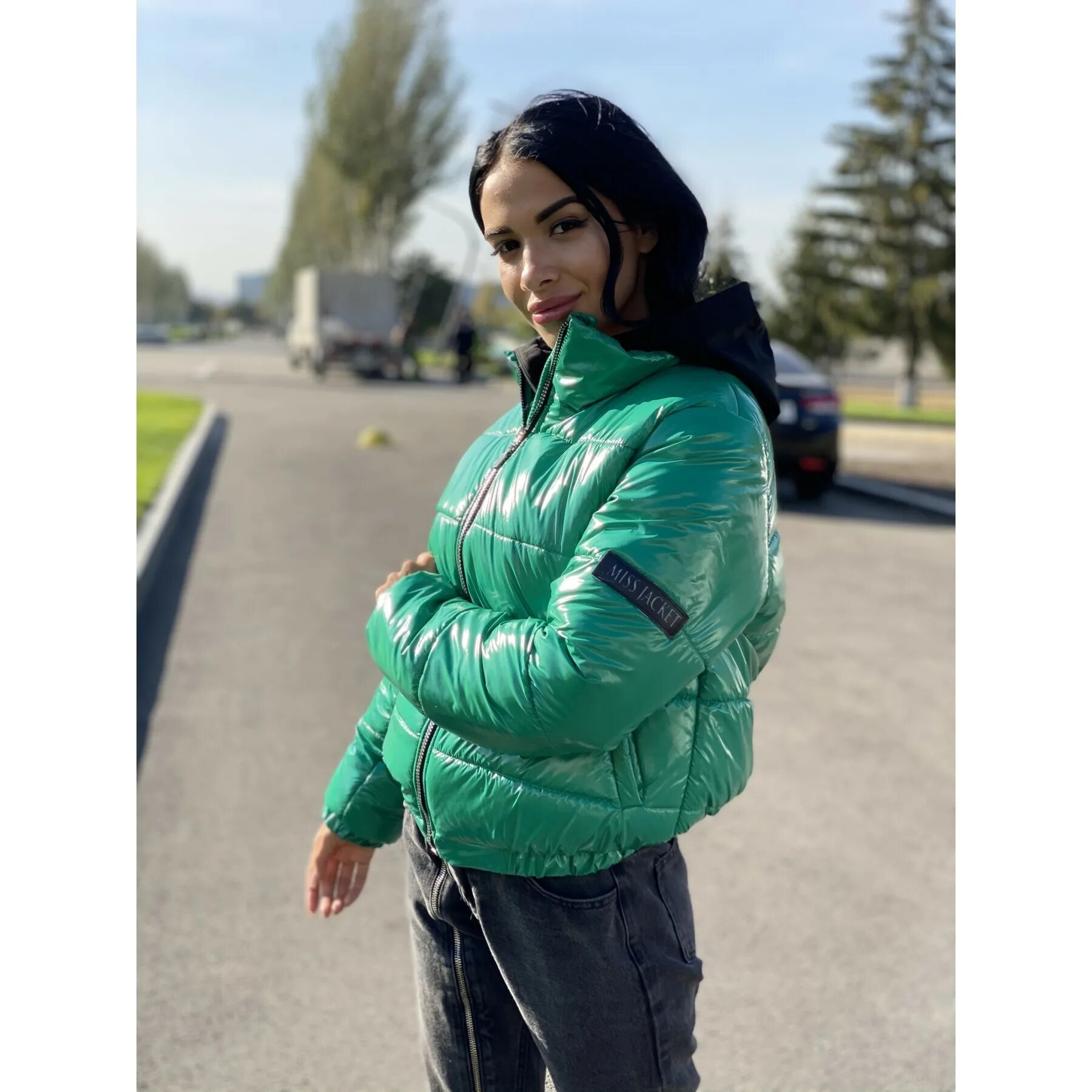 Куртка женская стеганая с капюшоном. Куртка плащевка женская. Куртки из плащевки женские. Куртка из плащевки. Куртка желтая женская демисезонная.