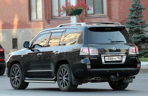 н 888 ро 102, Lexus LX.