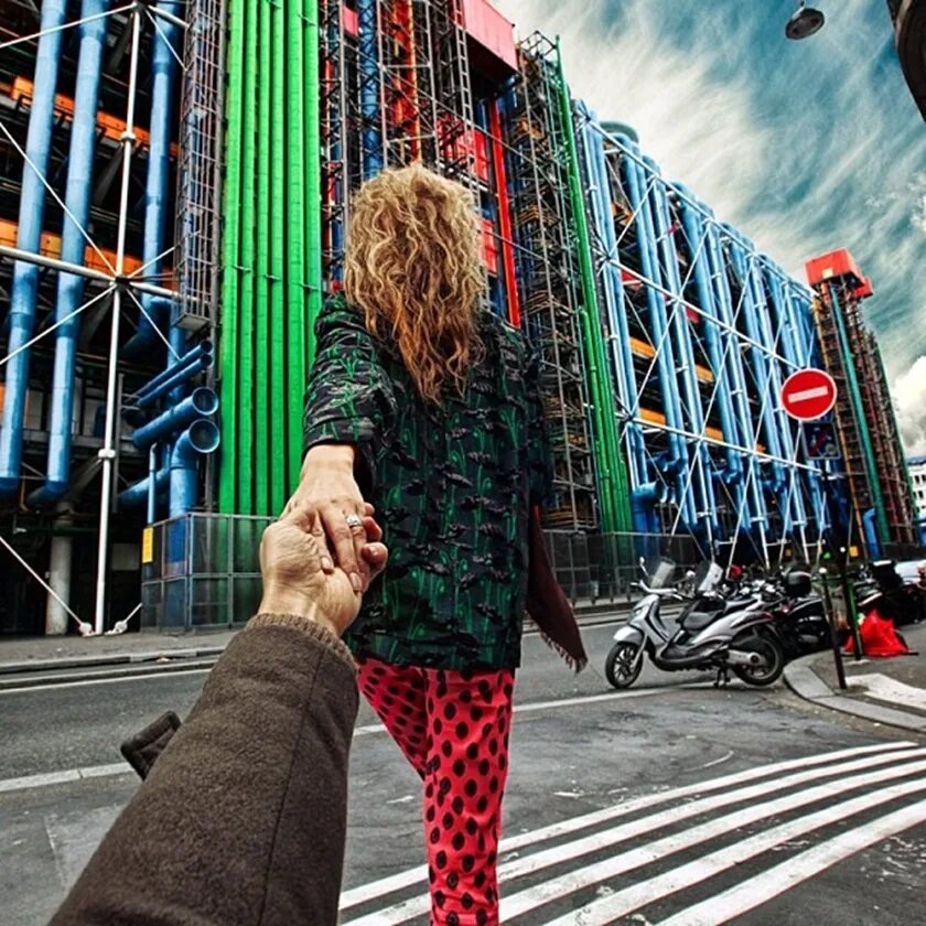 Follow me мурада османна. фоллов ме. веселый иди со мной. девушка ведёт парня за руку. Follow me to мурад османн.