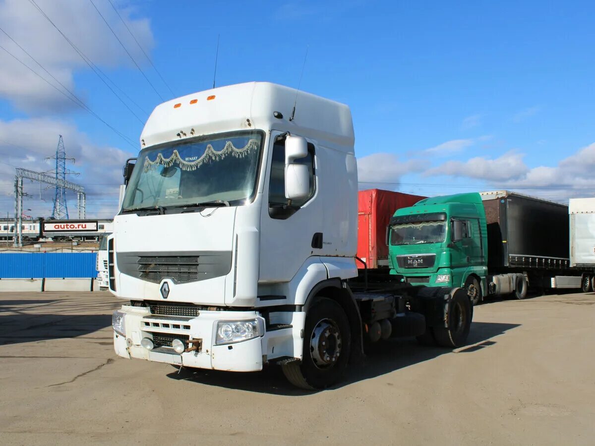 Рено премиум 2011. Седельный тягач Renault. Рено премиум Ландер 6х4. Рено премиум 2011 года.