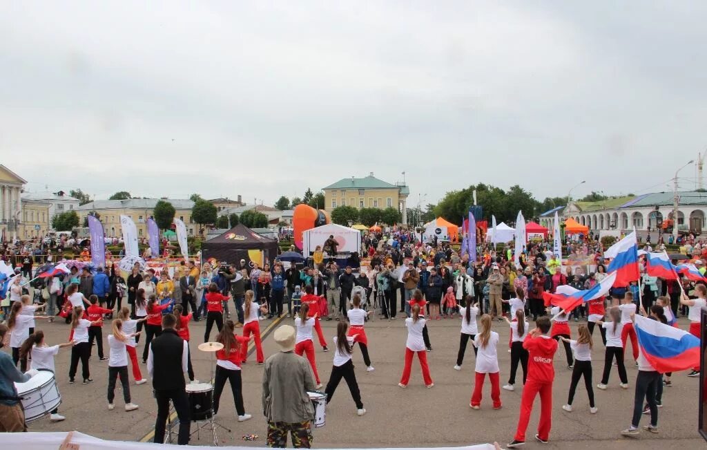 12 июня 2018. День России Кострома. Государственный праздник посвященный Дню. Мероприятия посвященные государственным праздникам. Кострома население.