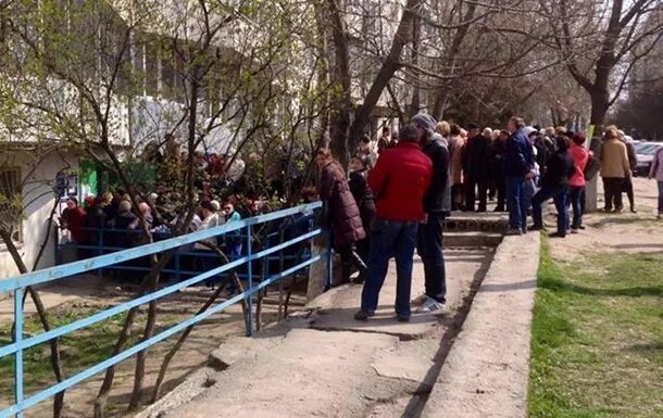 Азс нефтетрейдер симферополь. Жители россии. Автостанция курортная симферополь. Аэропорт крыма симферополь внутри. Очереди на азс огромная.