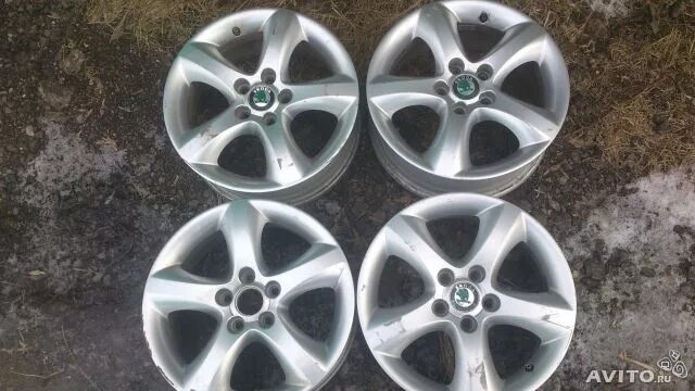 Диски 14 шкода. Литые диски на шкода фабия r14. Диски 14 шкода. Диски штампованные 14 на шкоду фабия. Skoda fabia диски r14.