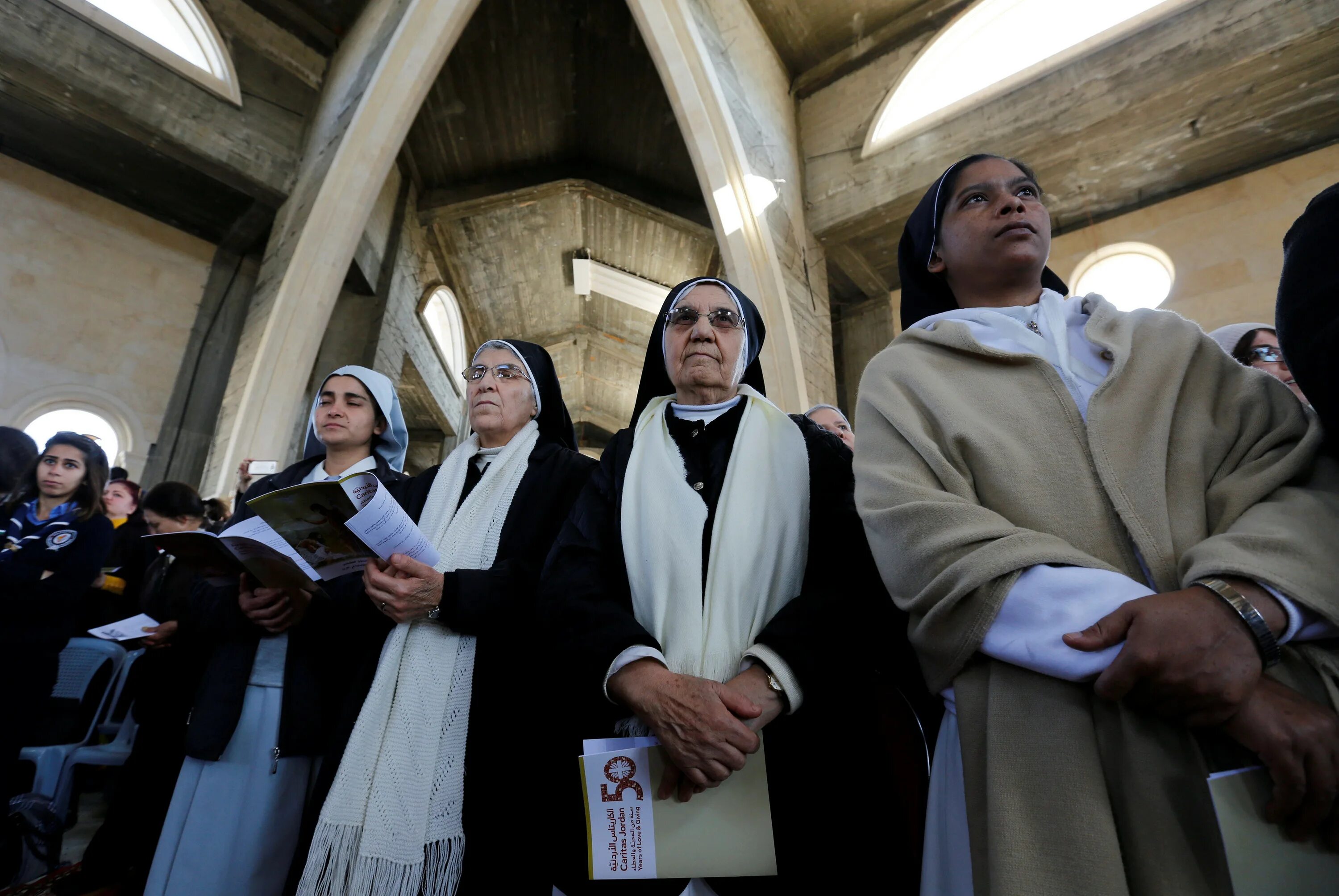 Католические монахини ватикан. Монахини италии. Монахиня ( в миру галина ширшова). Монахини в монастыре католическом. Кармелитские монахини.