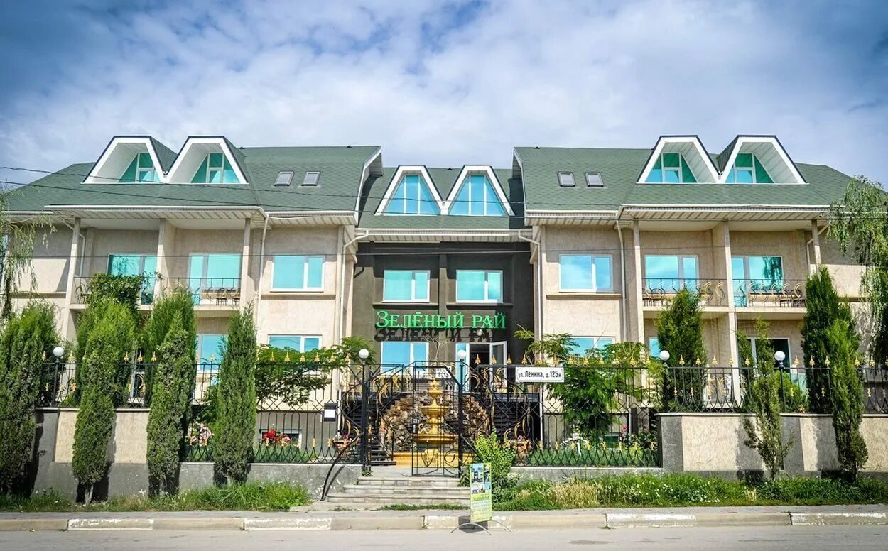 сельва перу. зеленый рай. гостевой дом зеленый рай межевой. лестница вверх природа. зеленый рай.