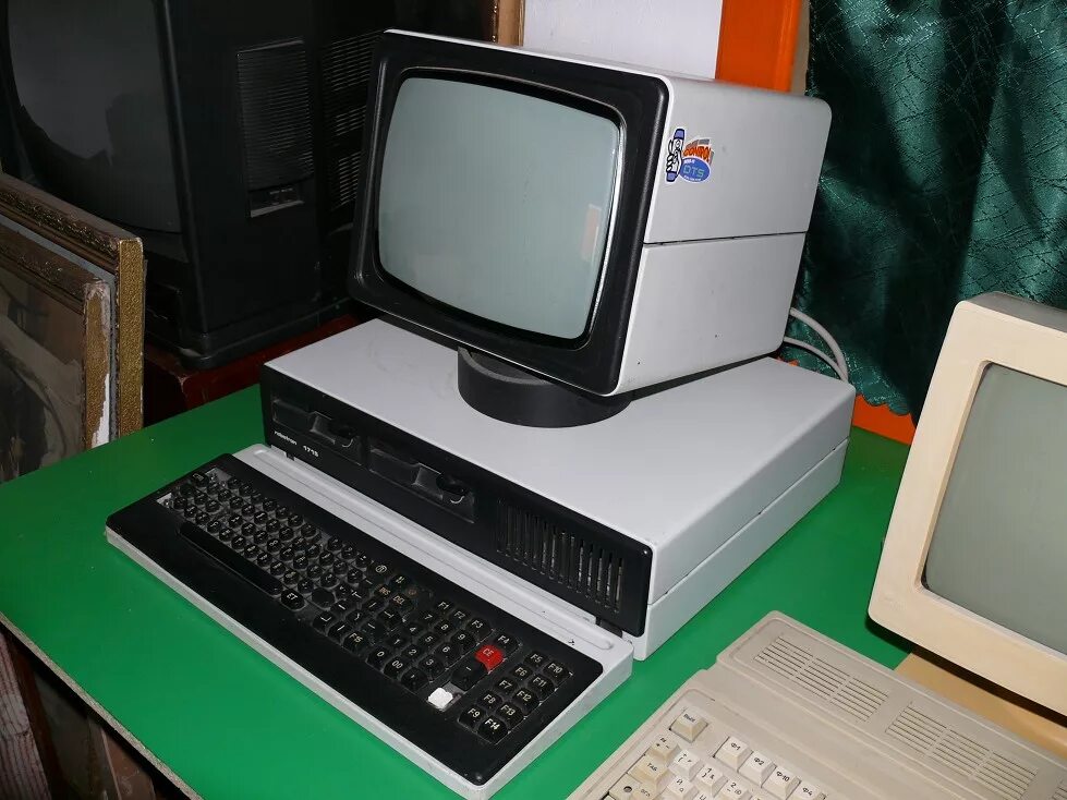 Компьютеры 90 х годов. IBM Computer 80s. Компьютер 90-х. Комьюторы 90х. Монитор 90х.