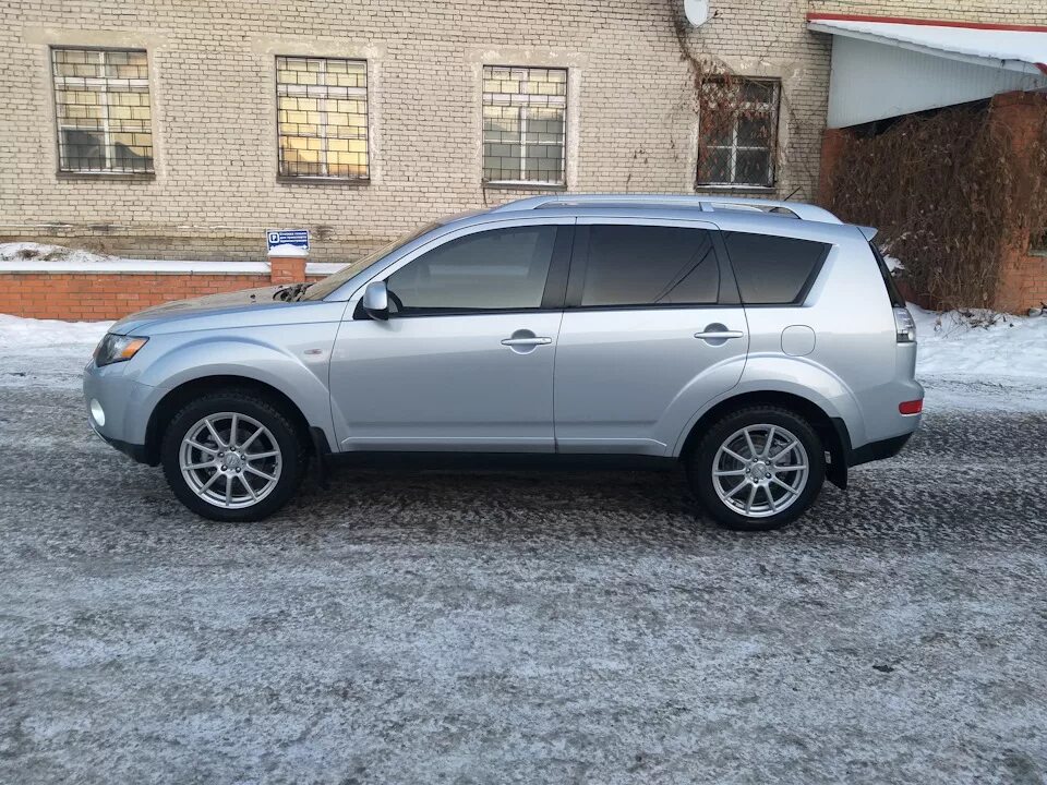 Mitsubishi Outlander XL диски r16. Колеса Mitsubishi Outlander r18. Outlander XL на 18 дисках. Mitsubishi Outlander XL 2008.