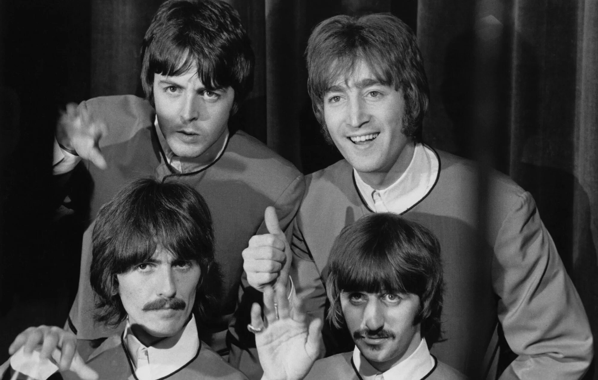 Самый молчаливый из битлз 5 букв. The beatles джон леннон. beatles in 1967. джон леннон и пол маккартни 1967. пол и джордж 14 лет битлз.