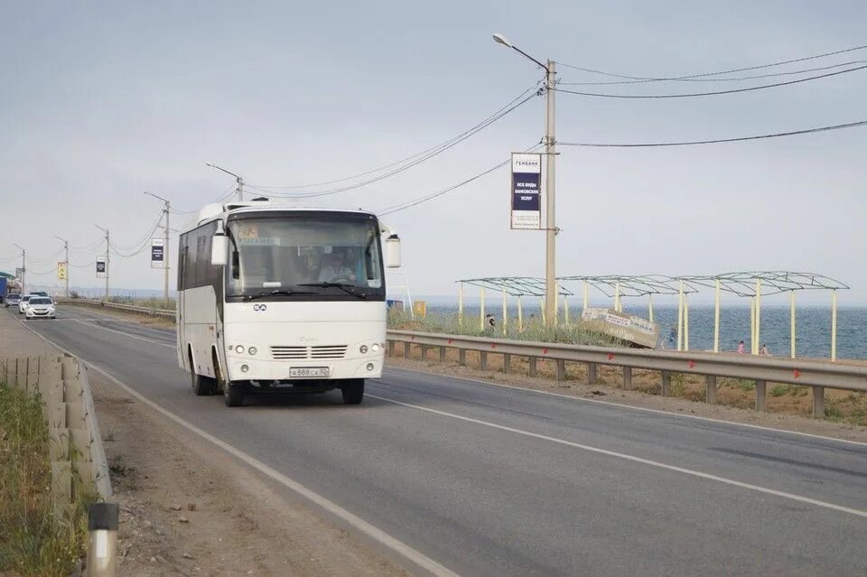 Рейсовый автобус симферополь. Автобус Симферополь Армянск. Маршрут Армянск Симферополь. Маршрутки Армянск Симферополь. Автобус Крым заказной.