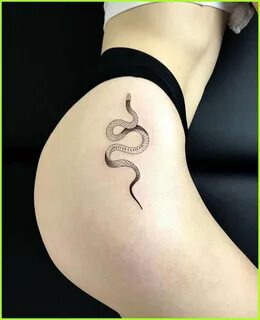 Маленькая змея татуировка на руке: идеи и значения - tatpix.ru