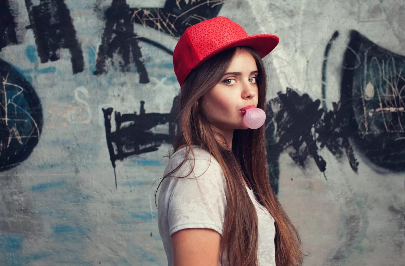 Natalia e lily c raisa. Красивая девушка с цветами. Raisa lily 2020. Красивые девушки брюнетки. Красивая азиатка в машине.