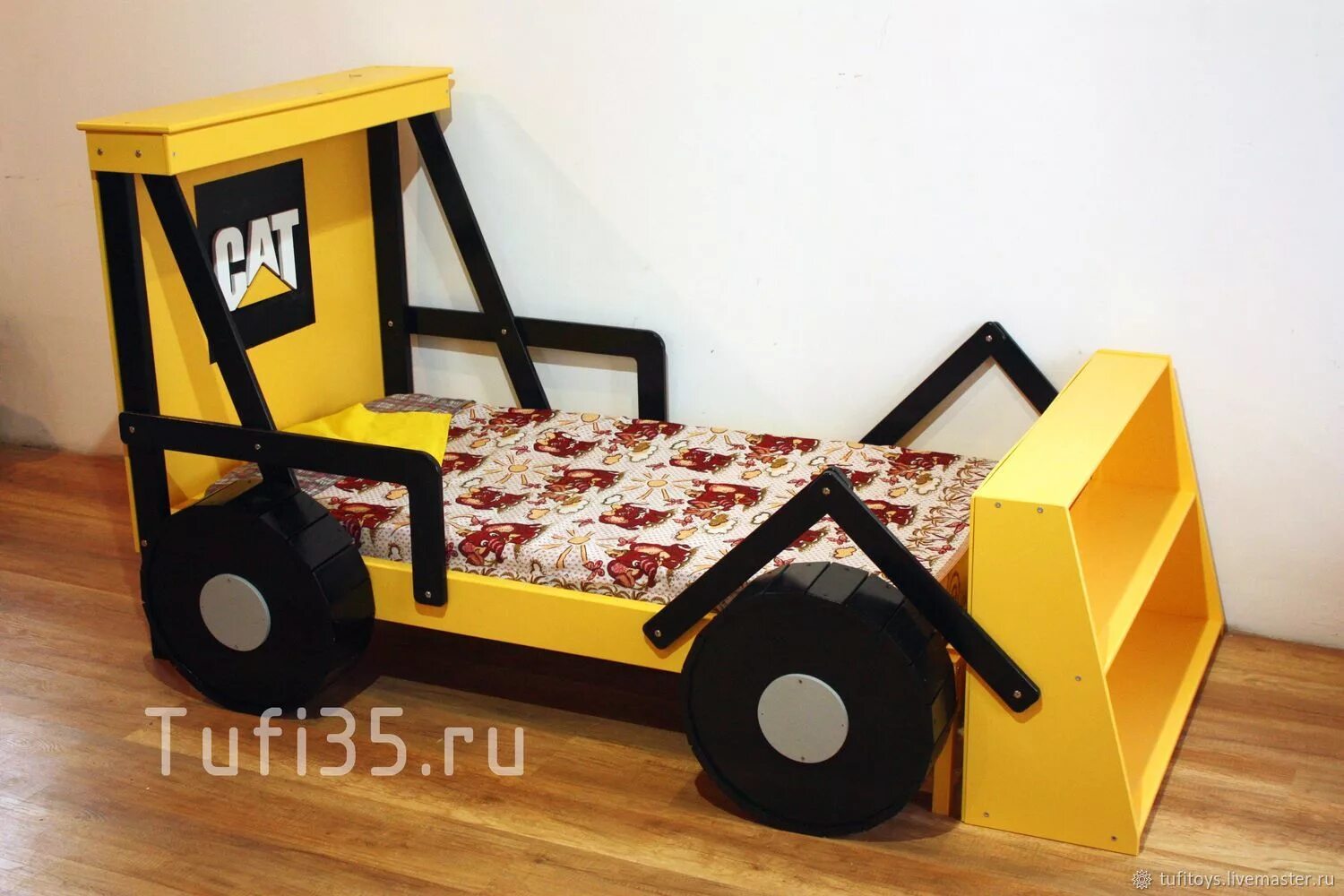 Кровать экскаватор детская. Кровать трактор. Кровать машина трактор. Кровать синий трактор. Детская кровать трактор.