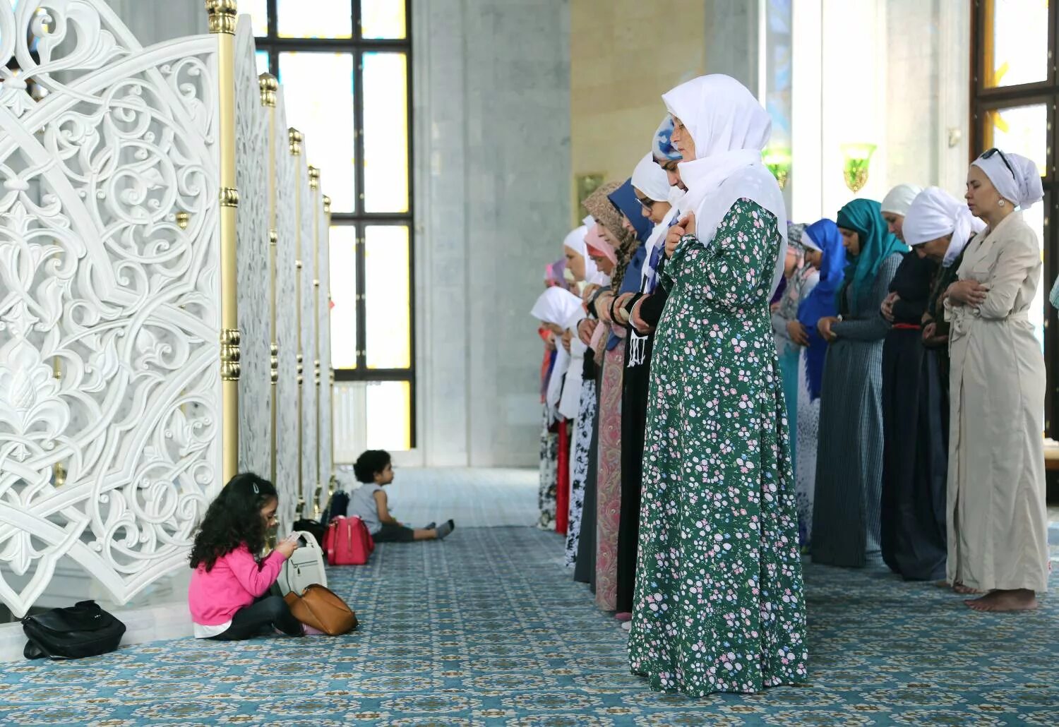 Женщинам можно в мечеть заходить