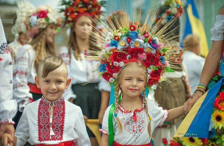 Фото детей украины. Дети Украины. Дети в вышиванках. Украинские дети в вышиванках. Украина народ.