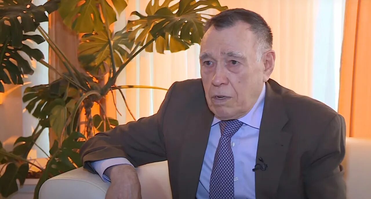 Абдулманов рустем мидхатович. Рустем абдулманов уфа. рустем абдулманов арт квадрат уфа. абдулманов рустем мидхатович арт квадрат.