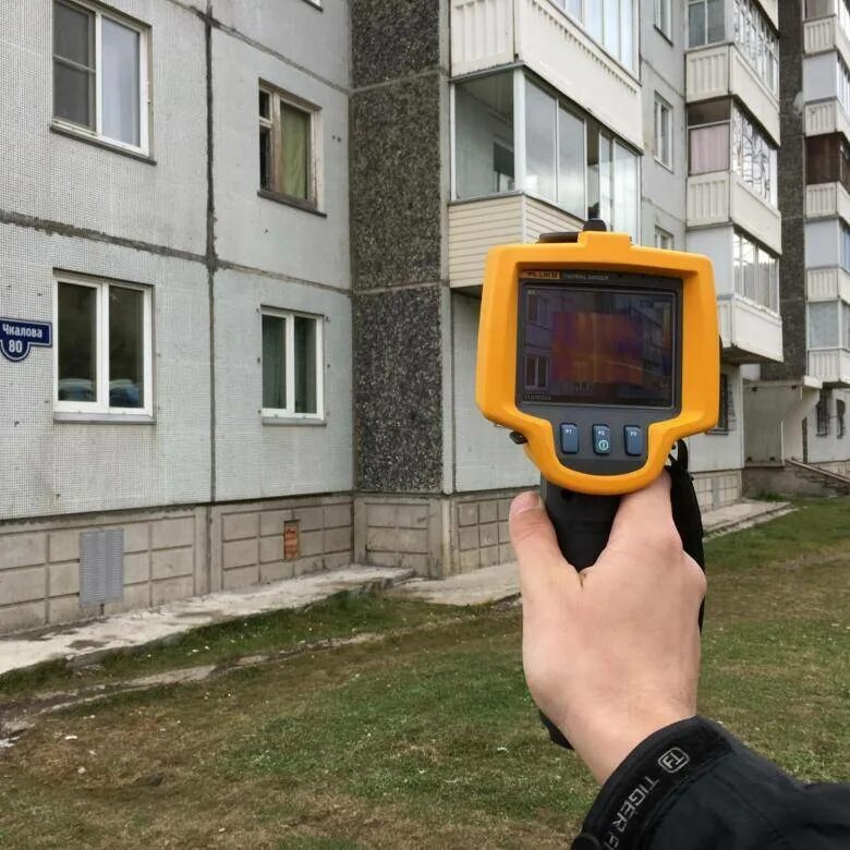 Тепловизор картинки. Тепловизор Fluke ti10. Тепловизор hanmatek ti120. Энергоаудит инфракрасный тепловизор. Тепловизоры для обследования зданий и сооружений.