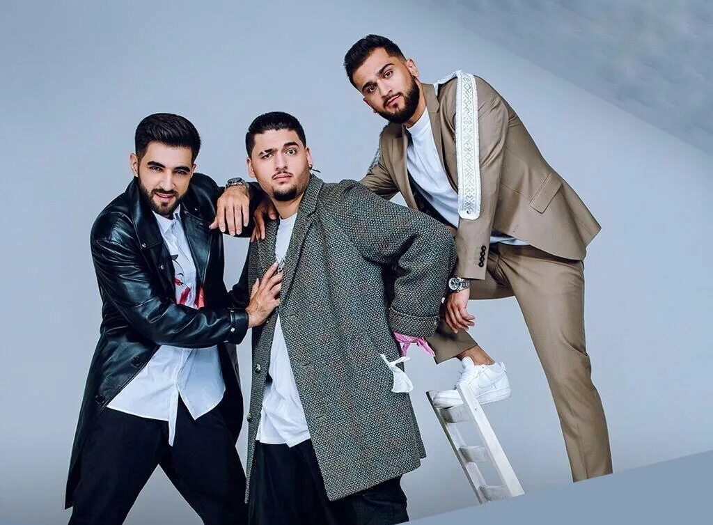 Jony фото с братом. брат джони. джонни певец. мама джонни певца. эльман и джонни.