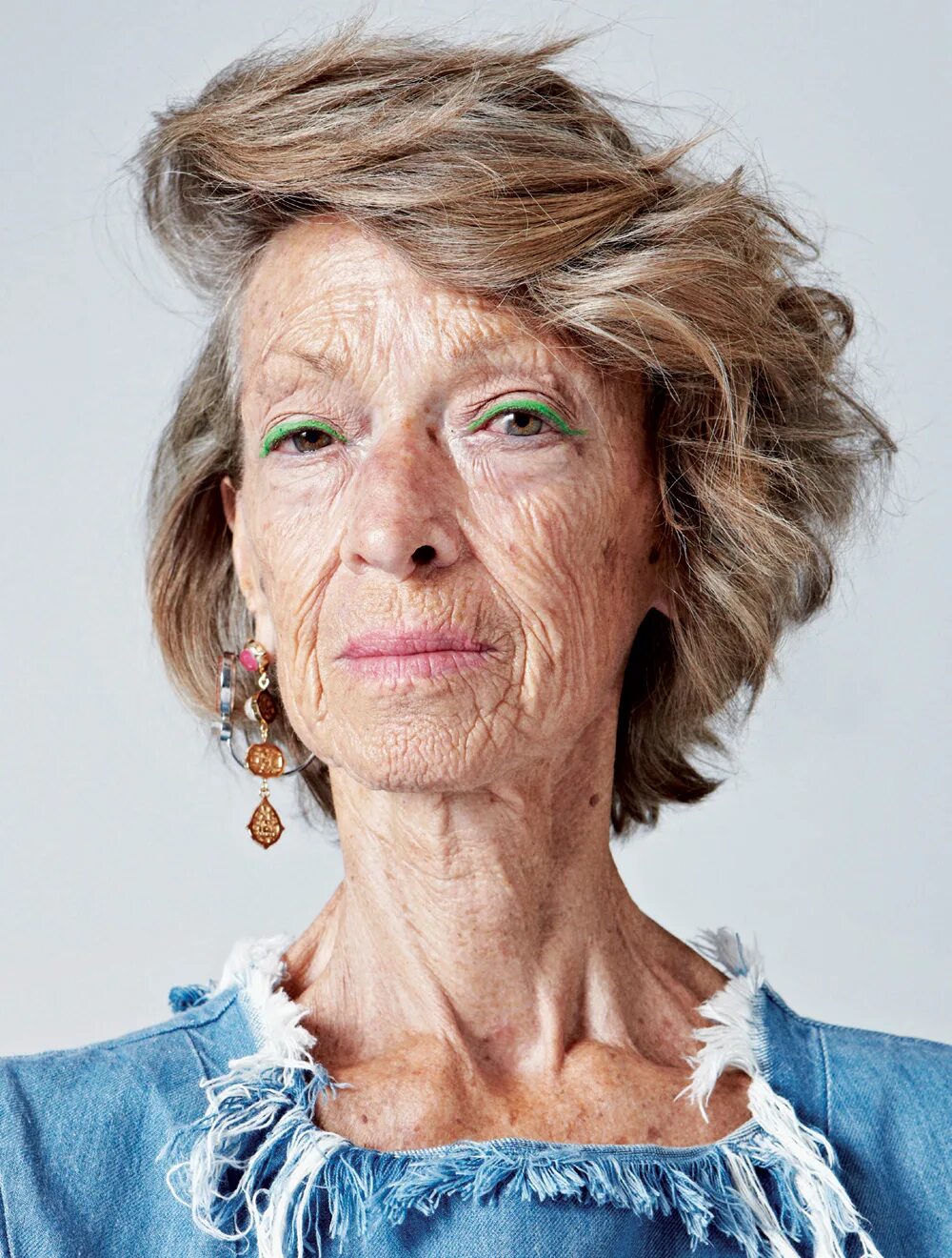 Очень худые старые женщины. Дафна селф 2018. Худощавые пожилые женщины. Хайди клум старушка. Женщина с морщинами.