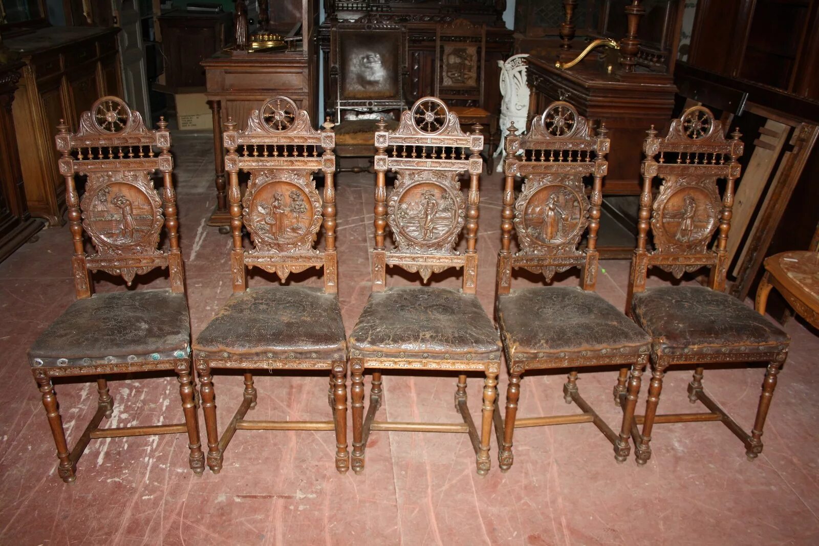 Старинный стул мореный дуб 19 век. Стул антиквариат. Антикварные стулья. Старинный стул купить