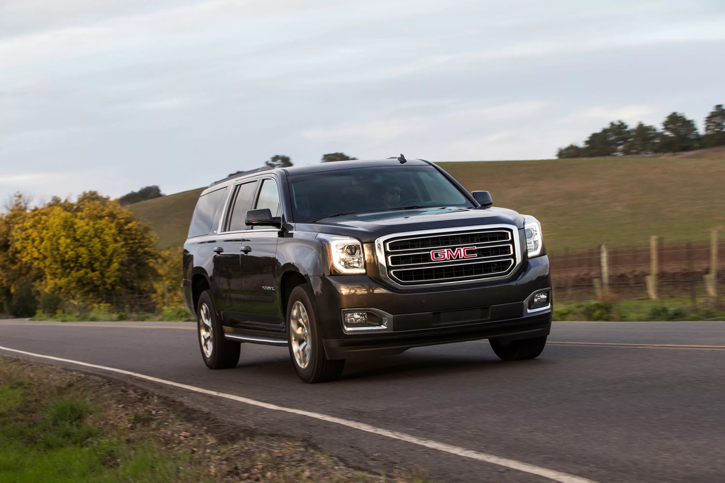 Gms машина. Джип GMC Yukon. GMC Юкон XL 2016. GMC Yukon XL 2023. GMC Yukon XL 2017.