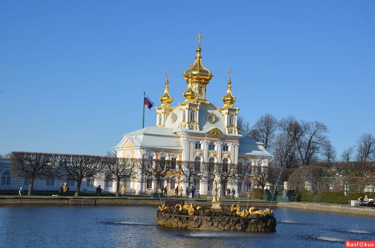 Московский парк победы москва часовня. Храм всех святых в земле российской просиявших в парке победы. Храм часовня московский парк победы. Парк победы москва храм георгия победоносца. Чесменский сквер в санкт-петербурге.