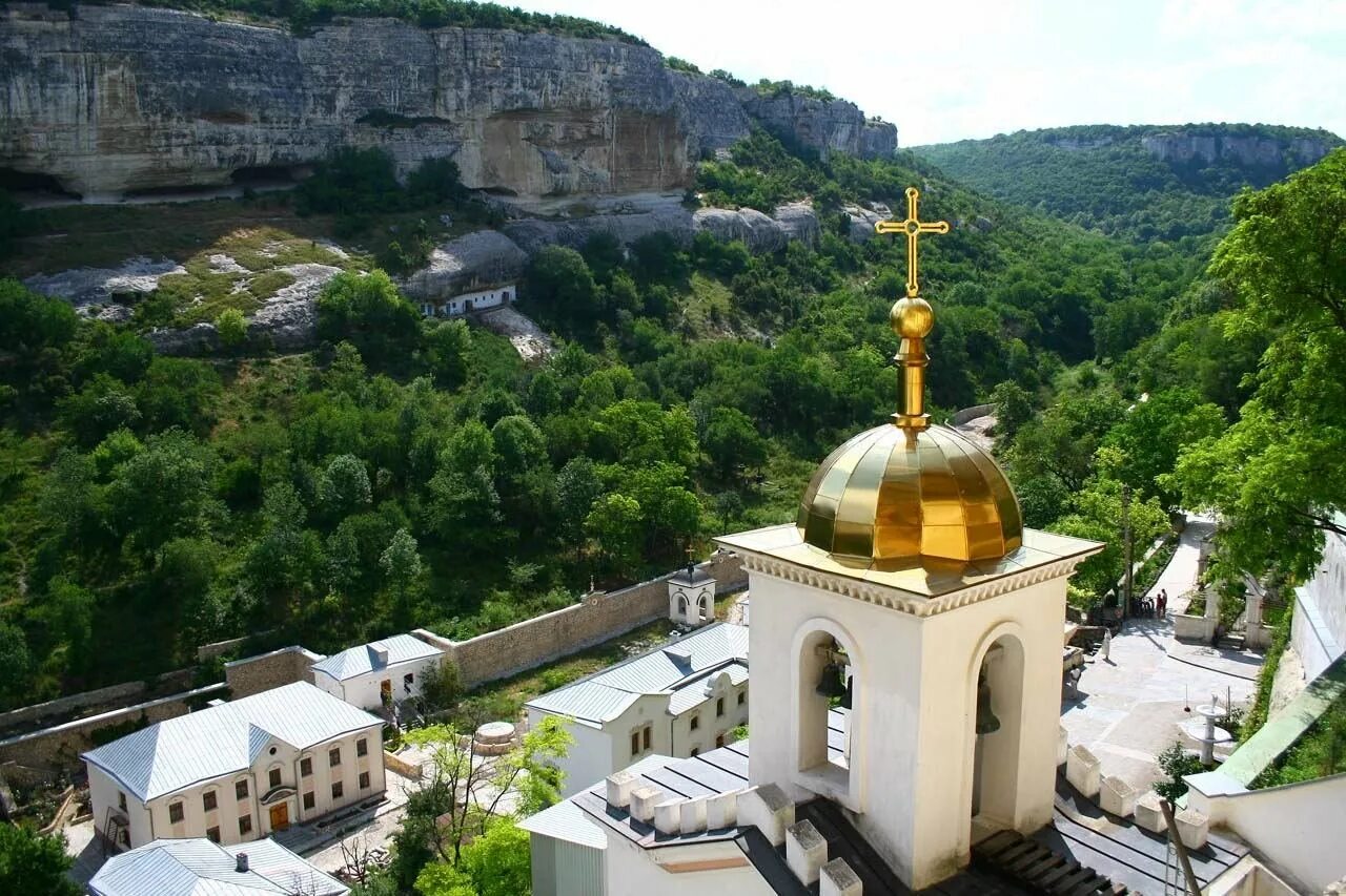 Бахчисарайские достопримечательности. Свято-Успенский монастырь в Бахчисарае. Свято-Успенский пещерный монастырь Бахчисарай. Бахчисарайский Успенский монастырь. Бахчисарайский монастырь в Крыму.